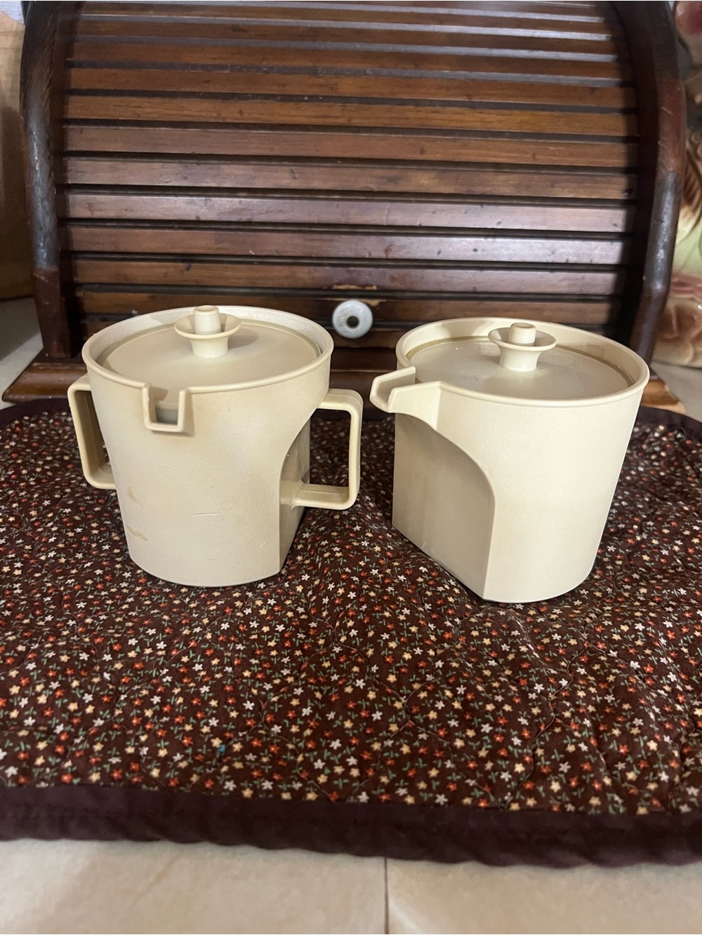 Tupperware Beige Cream Pitcher and Sugar Set with Lids